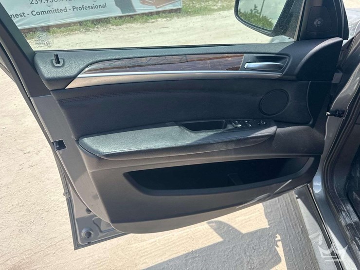 2013-bmw-x5-image-11