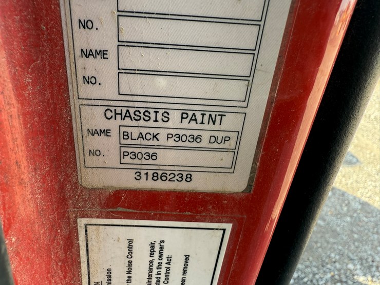 2011-volvo-10-image-46