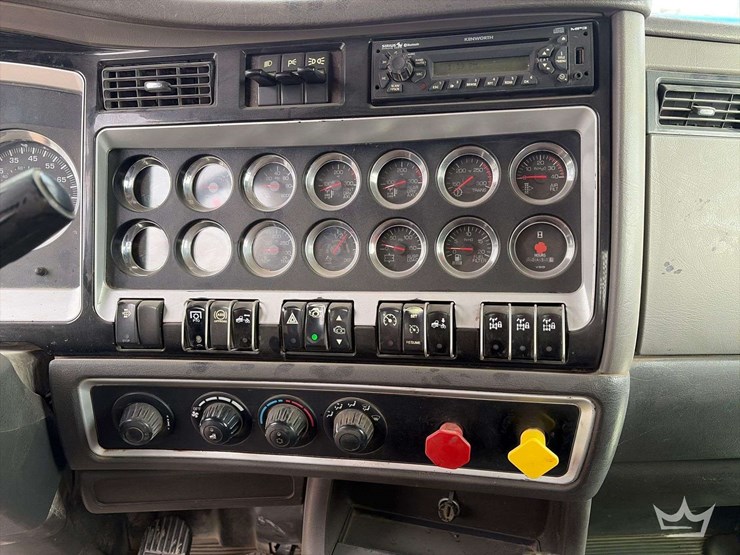 2014-kenworth-t800-image-19