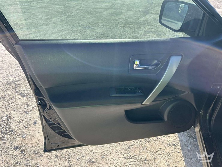 2010-nissan-rogue-image-11