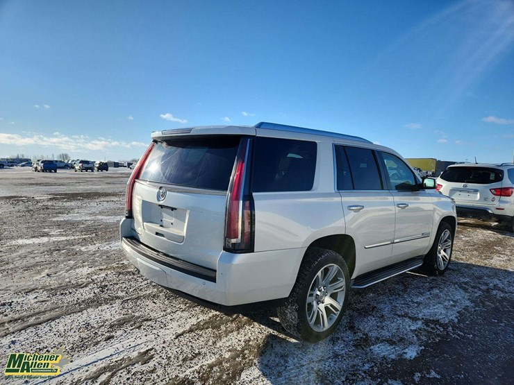 2015-cadillac-escalade-image-4