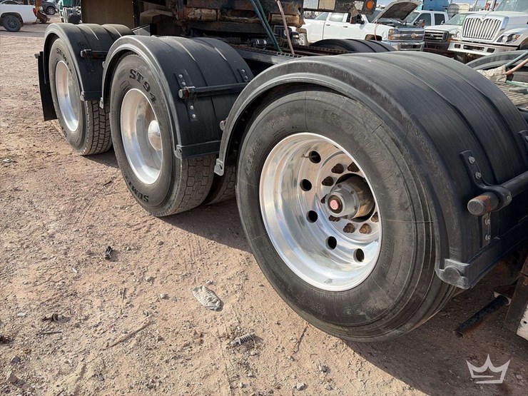 2011-kenworth-w900-image-31