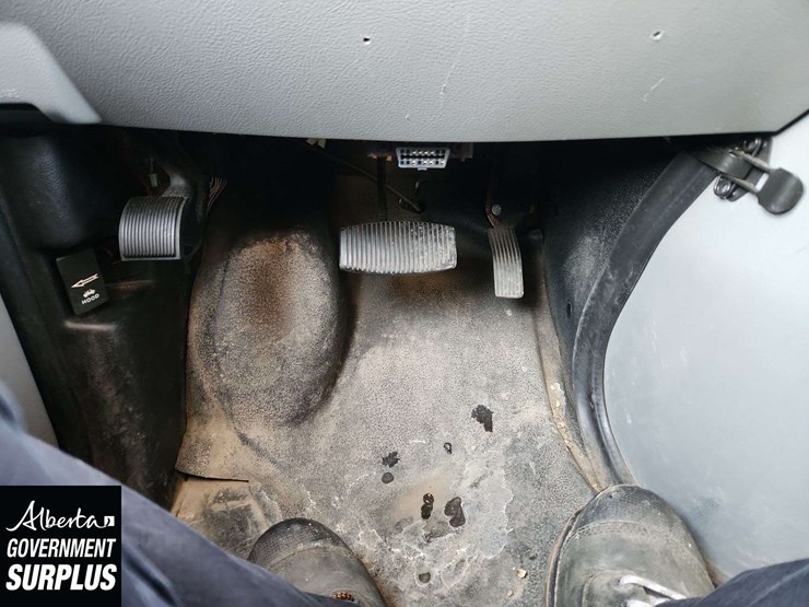 2014-ford-cargo-image-22