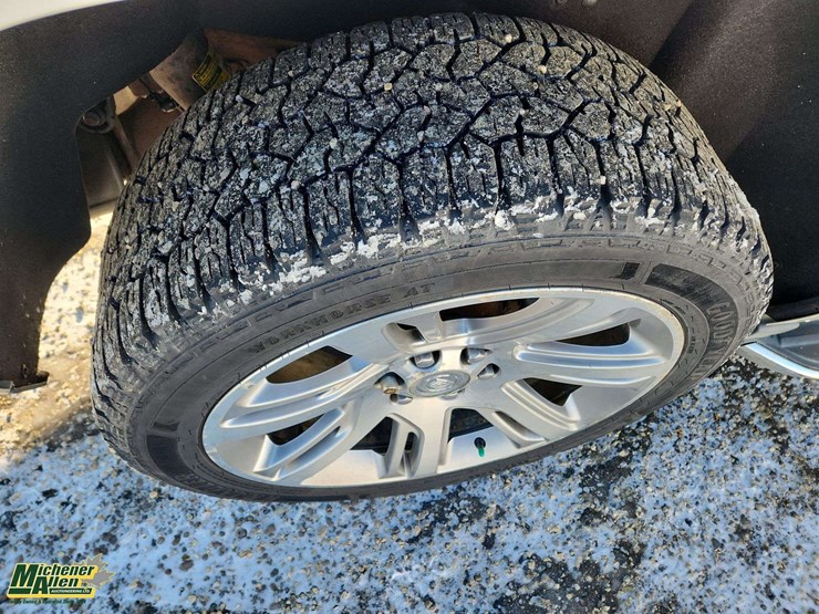 2015-cadillac-escalade-image-13