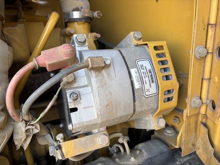 2005-caterpillar-143h-image-66