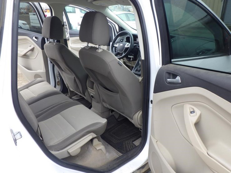 2015-ford-escape-image-8