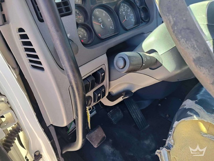 2015-peterbilt-567-image-22