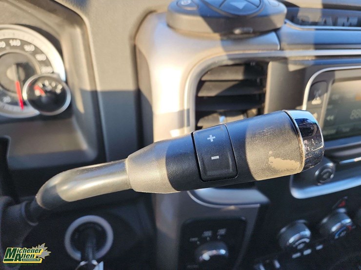 2016-dodge-2500-image-21