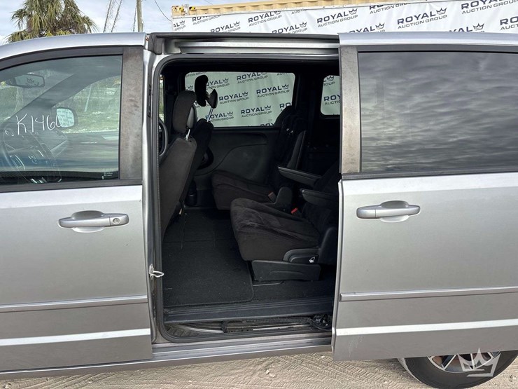 2015-dodge-grand-caravan-image-17