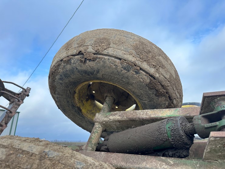 john-deere-630-image-11