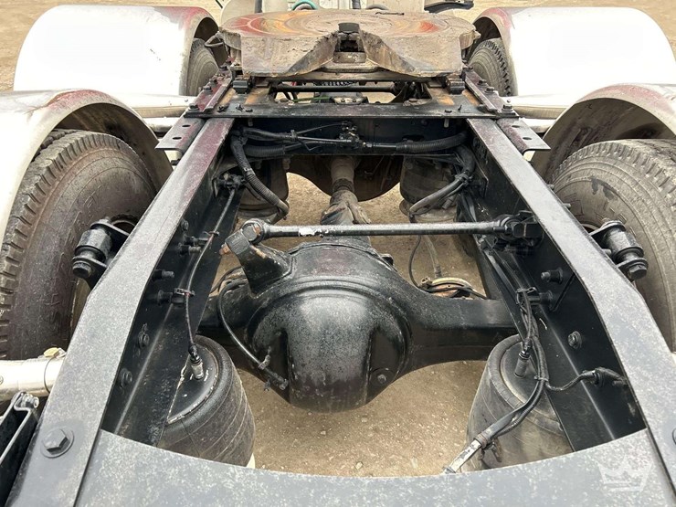 2007-freightliner-columbia-120-image-24