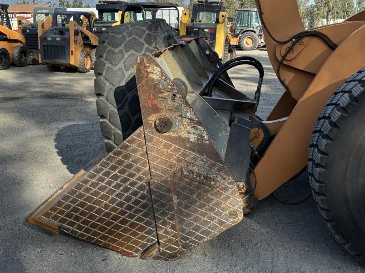 case-7210-wheel-loader-image-8