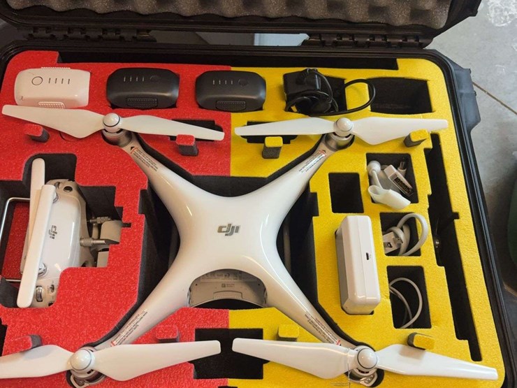 drone-dji-with-charger,-batteries,-remote,-and-hard-case,-been-used-less-than-5-times,-few-years-old,-very-nice-condition-image-2