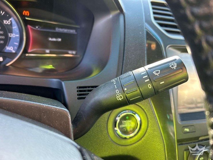 2016-ford-explorer-image-18