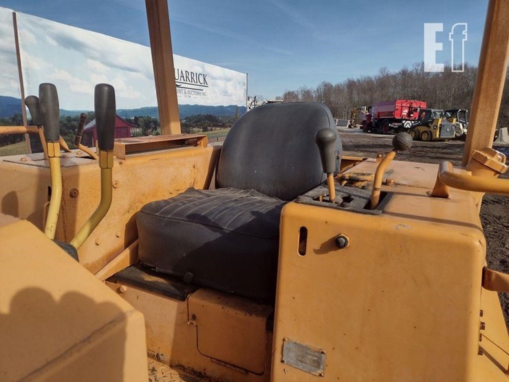 komatsu-d31a-17-image-12