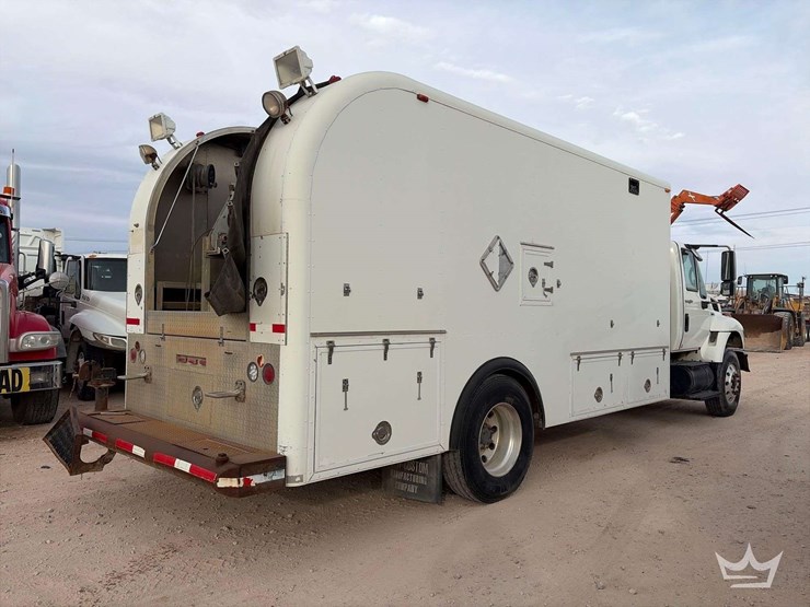 2009-international-7300-image-3