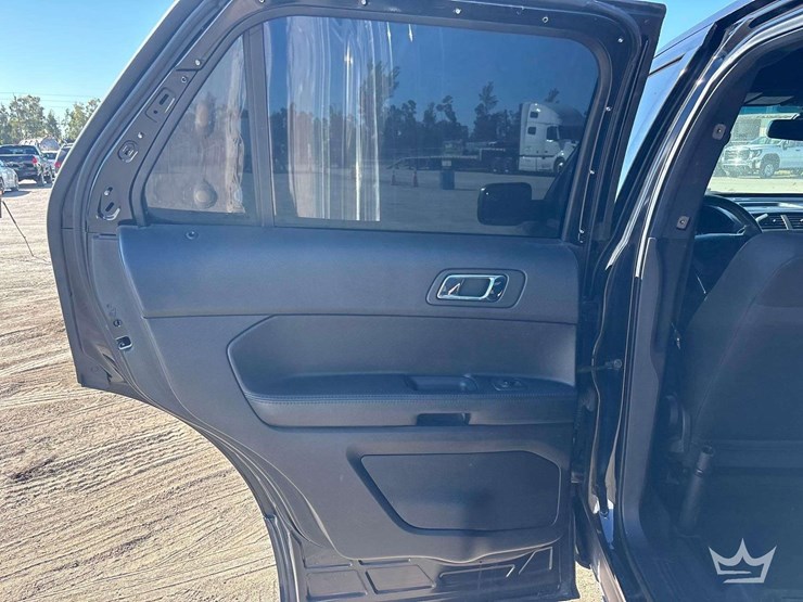 2016-ford-explorer-image-17