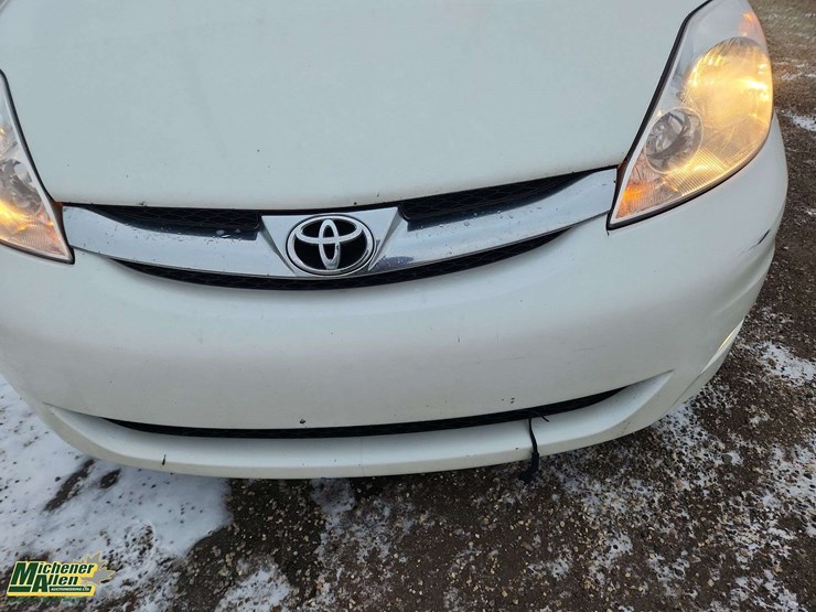 2009-toyota-sienna-image-33