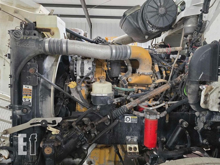 2009-peterbilt-384-image-18