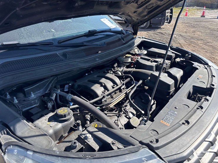 2016-ford-explorer-image-8