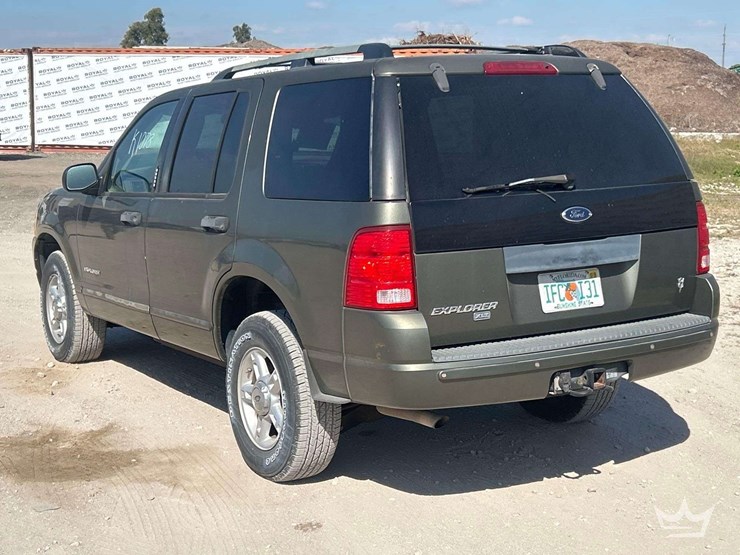 2004-ford-explorer-image-3