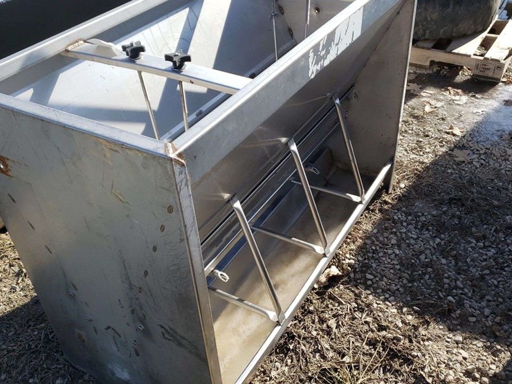8-hole-stainless-steel-hog-feeder-with-water-pipe-image-3