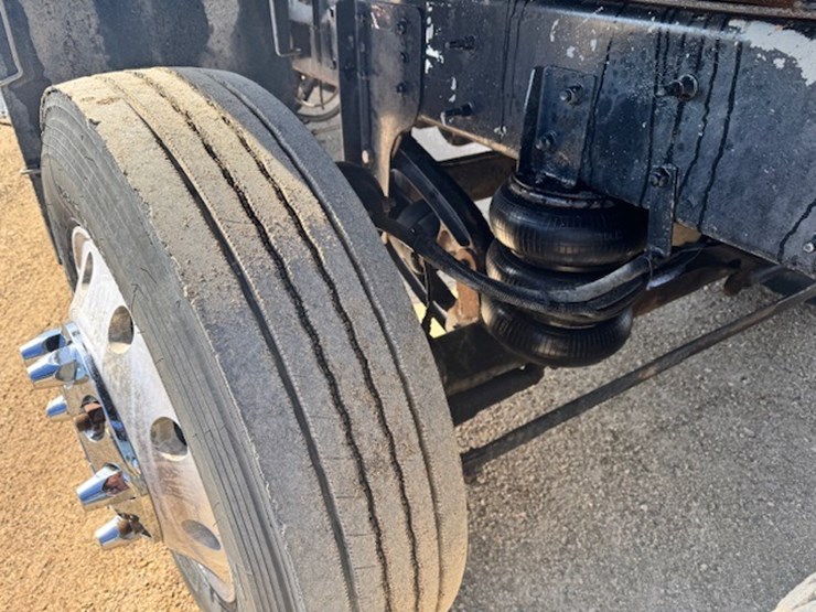 2015-international-7600-image-13