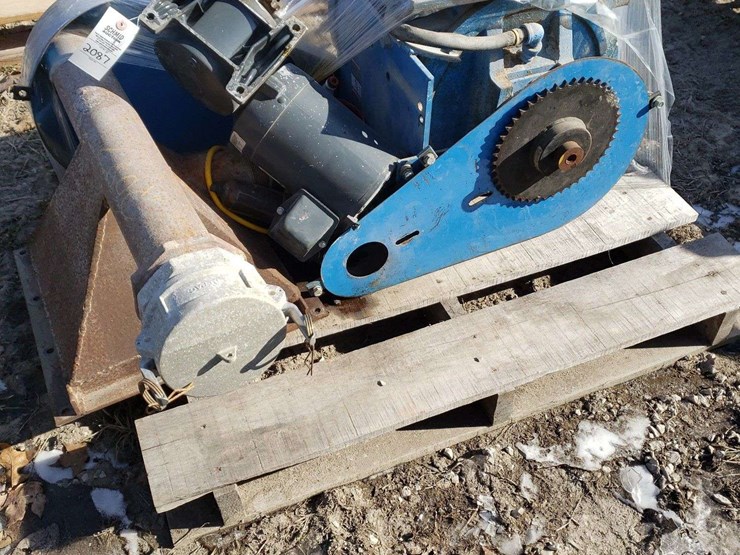 large-commercial-pneumatic-air-lock-feeder-for-a-vertical-silo-image-5