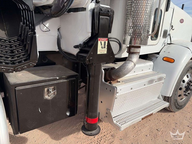 2013-peterbilt-365-image-29