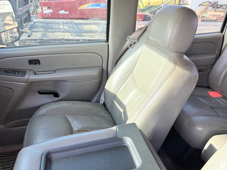 2006-gmc-3500-image-31