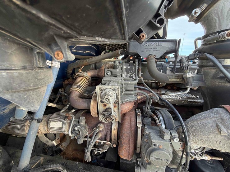 2016-peterbilt-579-image-34