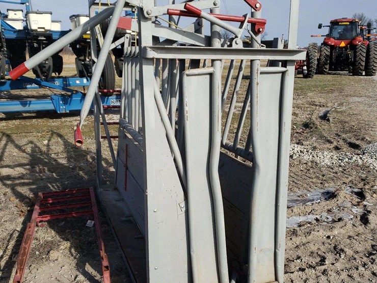 cattle-squeeze-chute-image-3