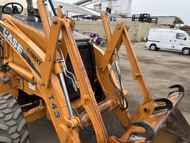 2011-case-570m-xt-image-14