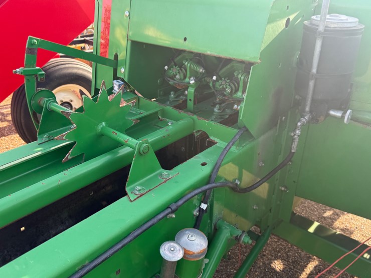 john-deere-348-image-8