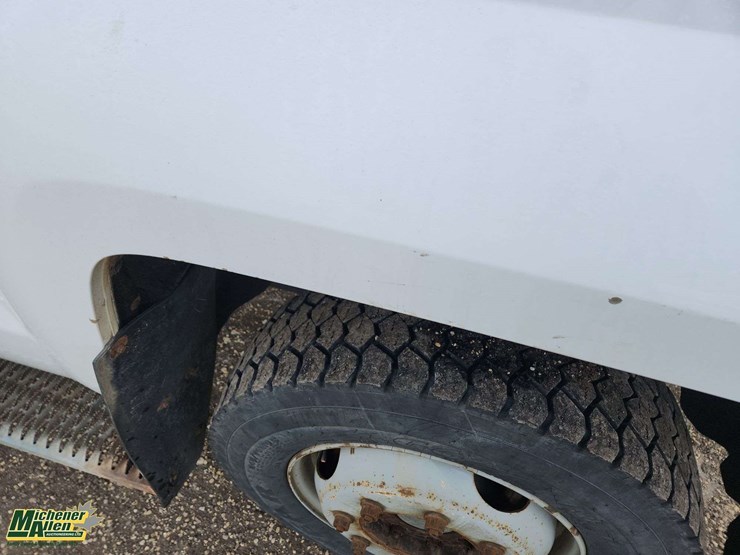 2015-chevrolet-silverado-2500hd-image-29