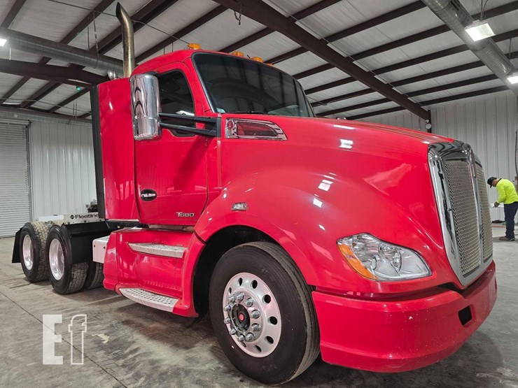 2015-kenworth-t680-image-2