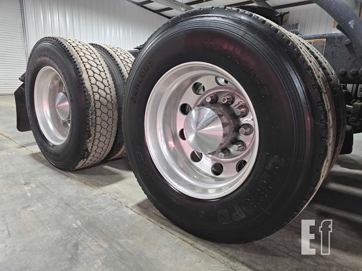 2019-kenworth-t680-image-25