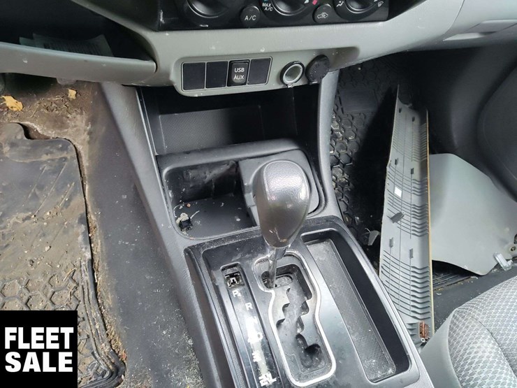 2015-toyota-tacoma-image-19