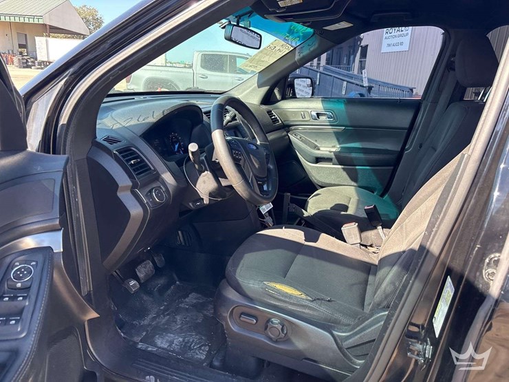 2016-ford-explorer-image-12