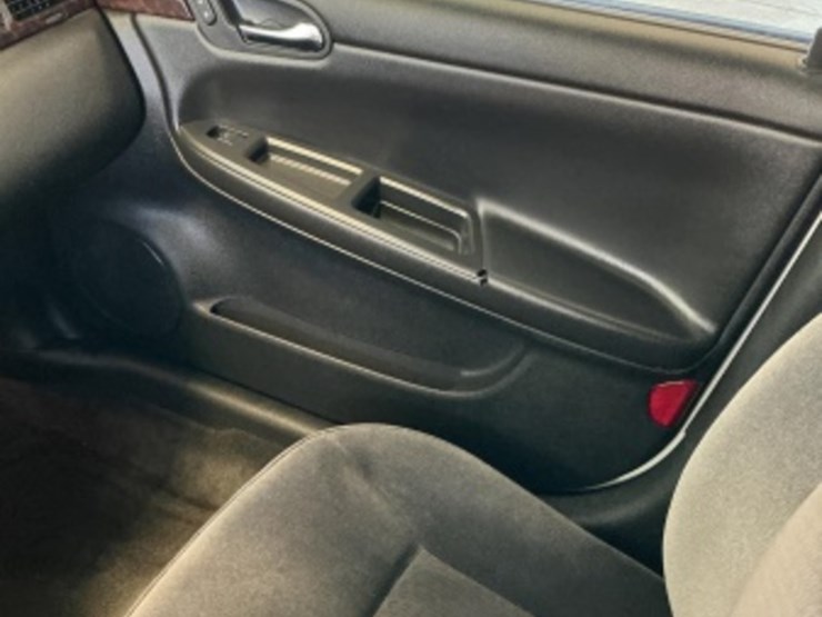 2012-chevrolet-impala-sdn-image-19