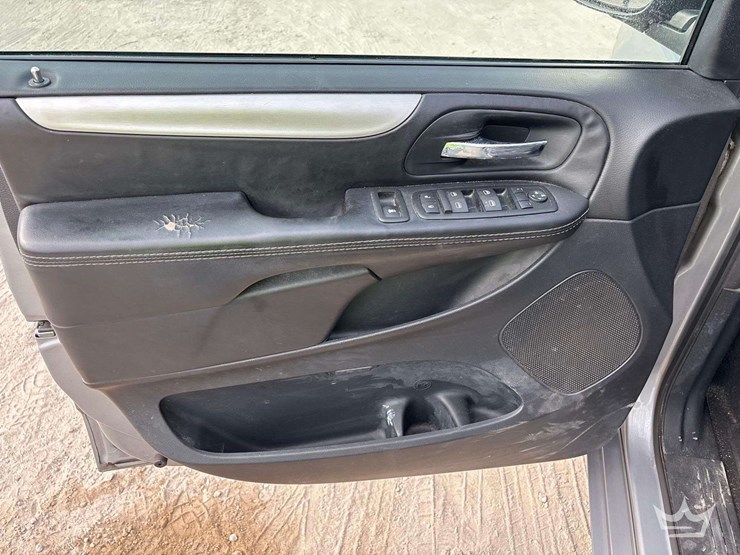 2015-dodge-grand-caravan-image-11