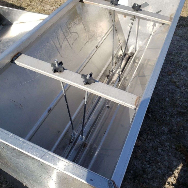 8 Hole Stainless Steel Hog feeder with water pipe