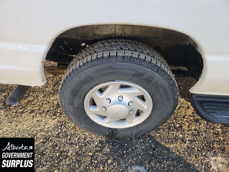 2014-ford-cargo-image-12