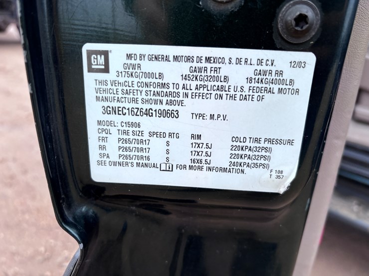 2004-chevrolet-suburban-image-14