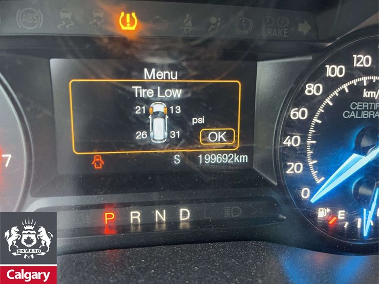 2019-ford-explorer-image-23