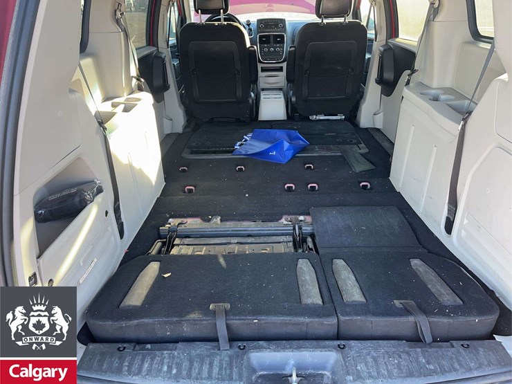 2014-dodge-grand-caravan-sxt-image-17