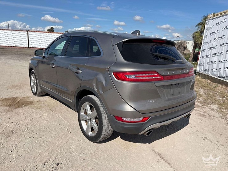 2016-lincoln-mkc-suv-image-3