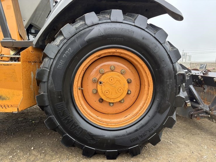 2011-case-570m-xt-image-28