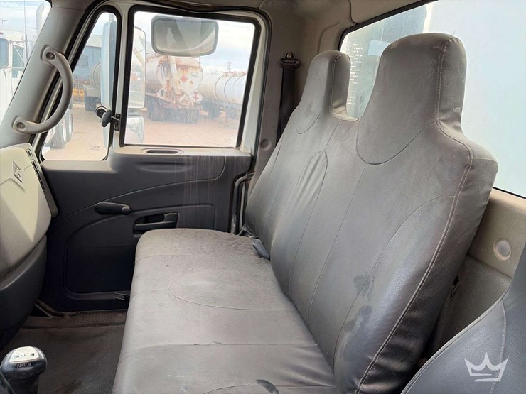 2009-international-7300-image-19