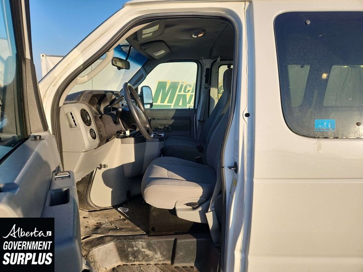 2014-ford-cargo-image-14